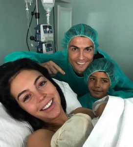 Cristiano Ronaldo with her son and daughter