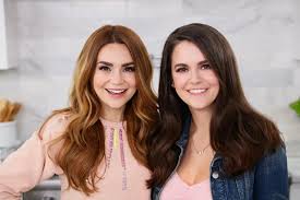 Rosanna Pansino with her sister