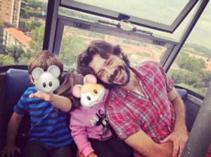Alvaro Morte with his kids