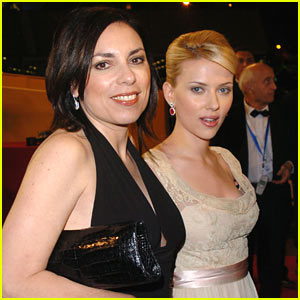 Scarlett Johansson with her mother