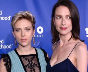 Scarlett Johansson with her sister Vanessa