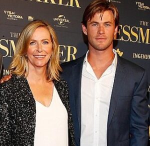 Chris Hemsworth with his mother