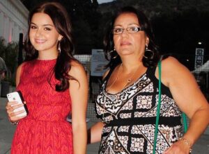 Ariel Winter with her mother