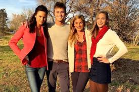 Meghan King Edmonds with brother & sisters