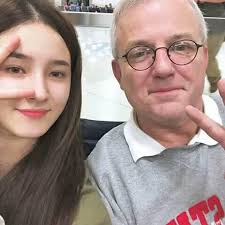 Nancy (Momoland) with her father