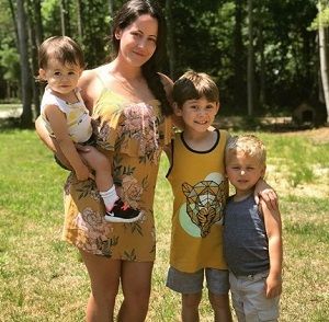 Jenelle Evans with her childrens