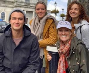 Gavin Leatherwood with mother & sisters