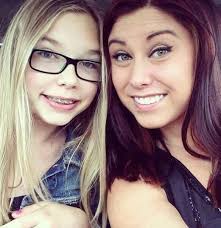 Alaina Marie Mathers with her sister Whitney