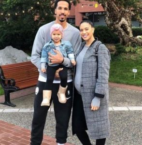 Shaun Livingston with his wife & son