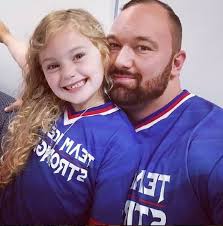 Hafthor Bjornsson with his daughter