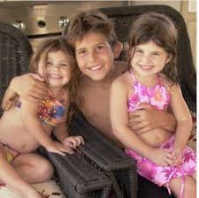 Isabella Rose Giannulli with her sister & brother