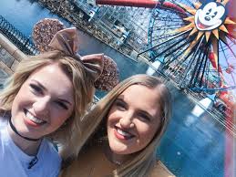Maddie Poppe with her sister