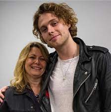 Luke Hemmings with his mother
