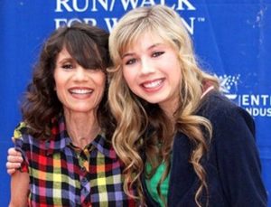 Jennette McCurdy with her mother