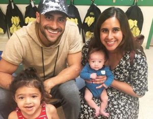 Dennis Hernandez with his children
