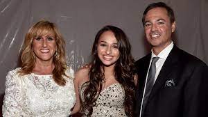 Jazz Jennings with her parents