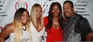 Ashanti with her family