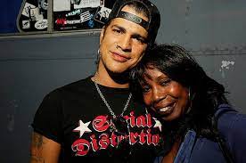 Slash with his mother