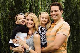 Scott McGillivray with his wife & daughters