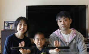 Ryusei Imai with his parents
