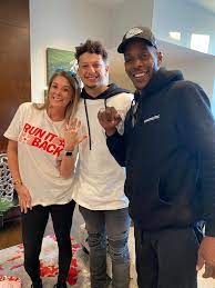 Patrick Mahomes with his parents