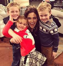 Amelia Heinle with her children