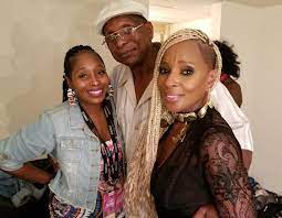 Mary J. Blige with her father & sister