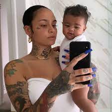 Kehlani with her daughter