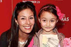 Liz Cho with her daughter