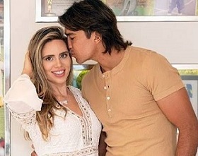 Marcelo Martins Moreno with his wife