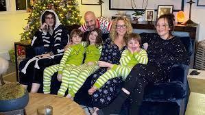 Chris Daughtry with his wife & children