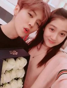 Lu Han with his girlfriend