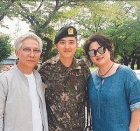 D.O. with his parents