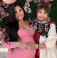 Vanessa Bryant with her mother