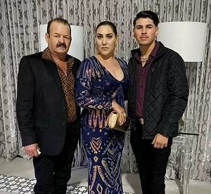 El Galvancillo with his parents