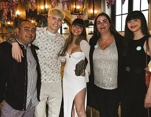 Eva-Garcia with her family & boyfriend